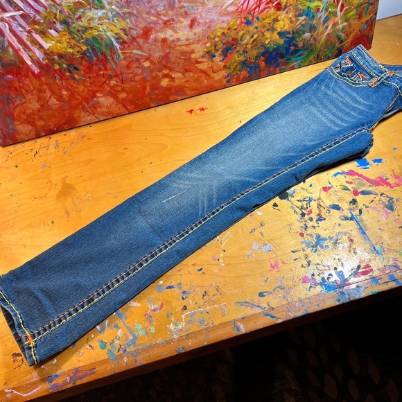 True Religion Billy Big T Jeans with Signature Stitching & Classic Denim Wash - Picture 6 of 10
